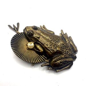 Jan Michaels San Francisco Frog Brooch Vintage Brass Frog Pin Pearl Accent